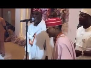 New Year Fest: Wizkid Honors KWAM1 with Cash Gift
