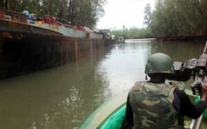 Nigerian Navy arrests 9 suspected oil thieves in Akwa Ibom